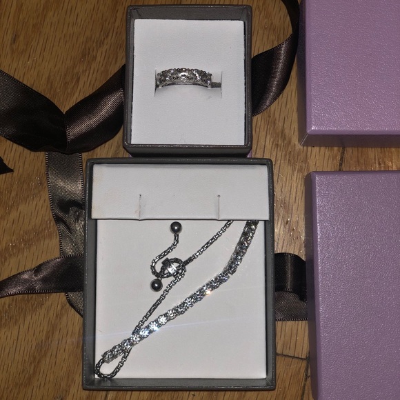 Micheal Hill 5 Stone Ring - Picture 5 of 6